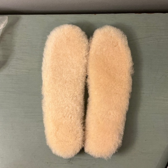 UGG Women’s Sheepskin Cream Insole size 7 NWT - Picture 3 of 7